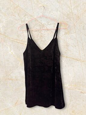 ✨MIX AND MATCH: 4 for $25✨ | Sleek Black Velvet V-Neck Camisole Top